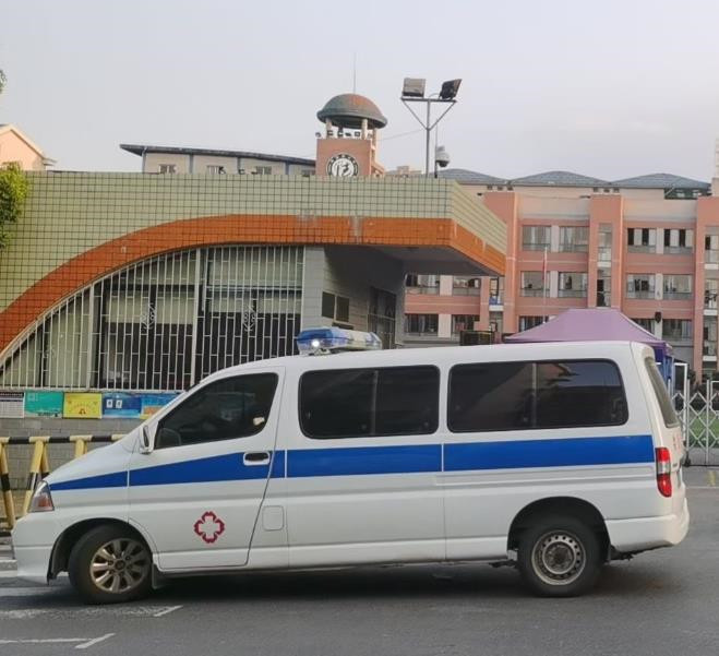 固镇救护车出租护送骨折病人一公里多少钱